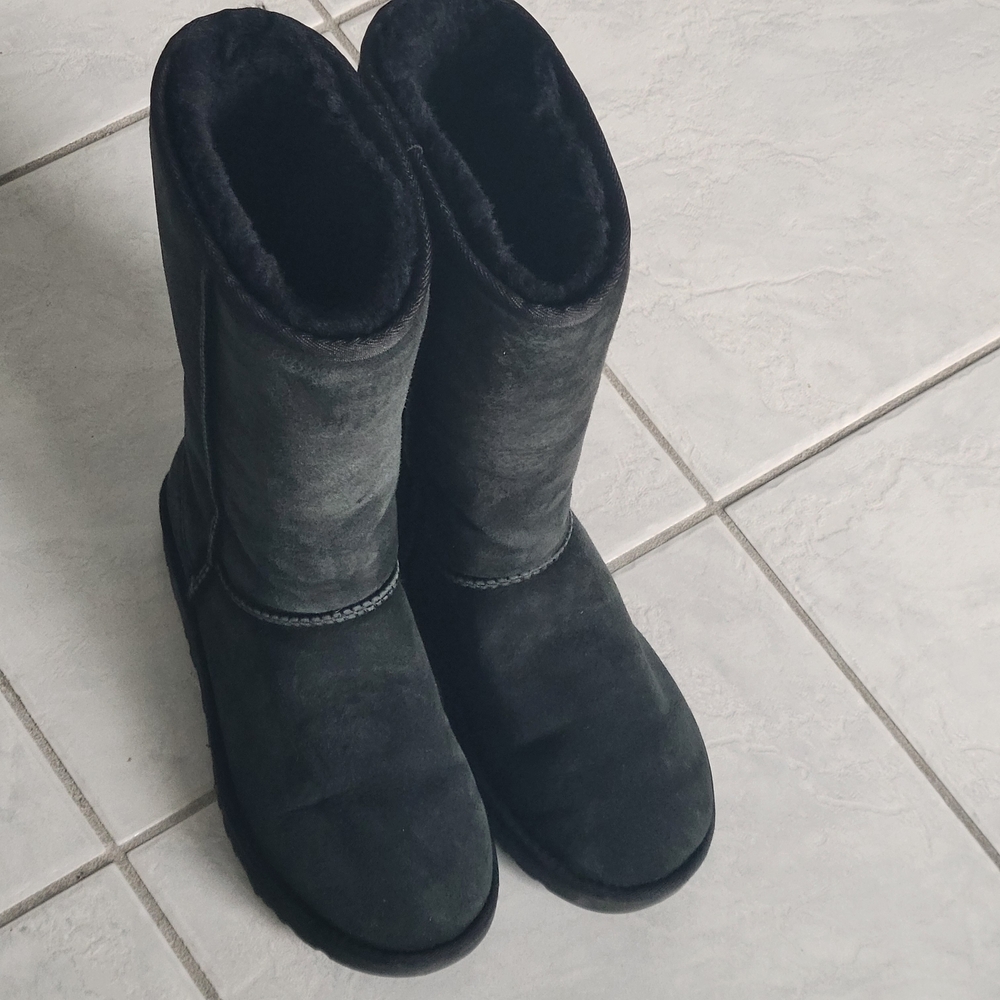 Classic UGG Tall II boots size 8